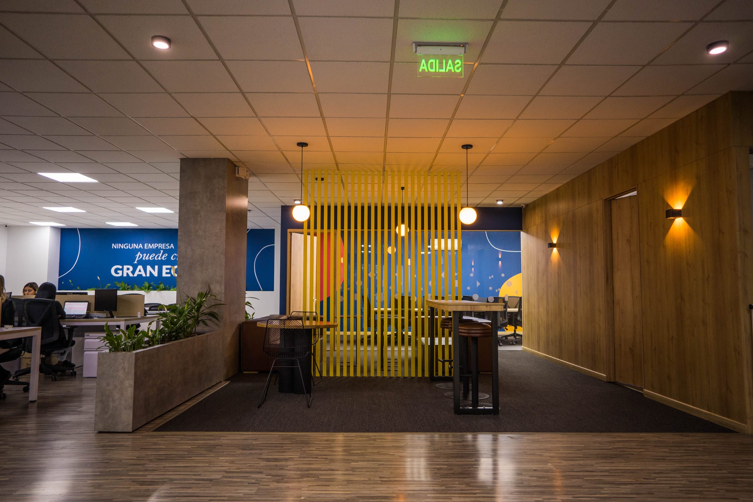 Zona de bienestar con branding integrado — Computrabajo 202