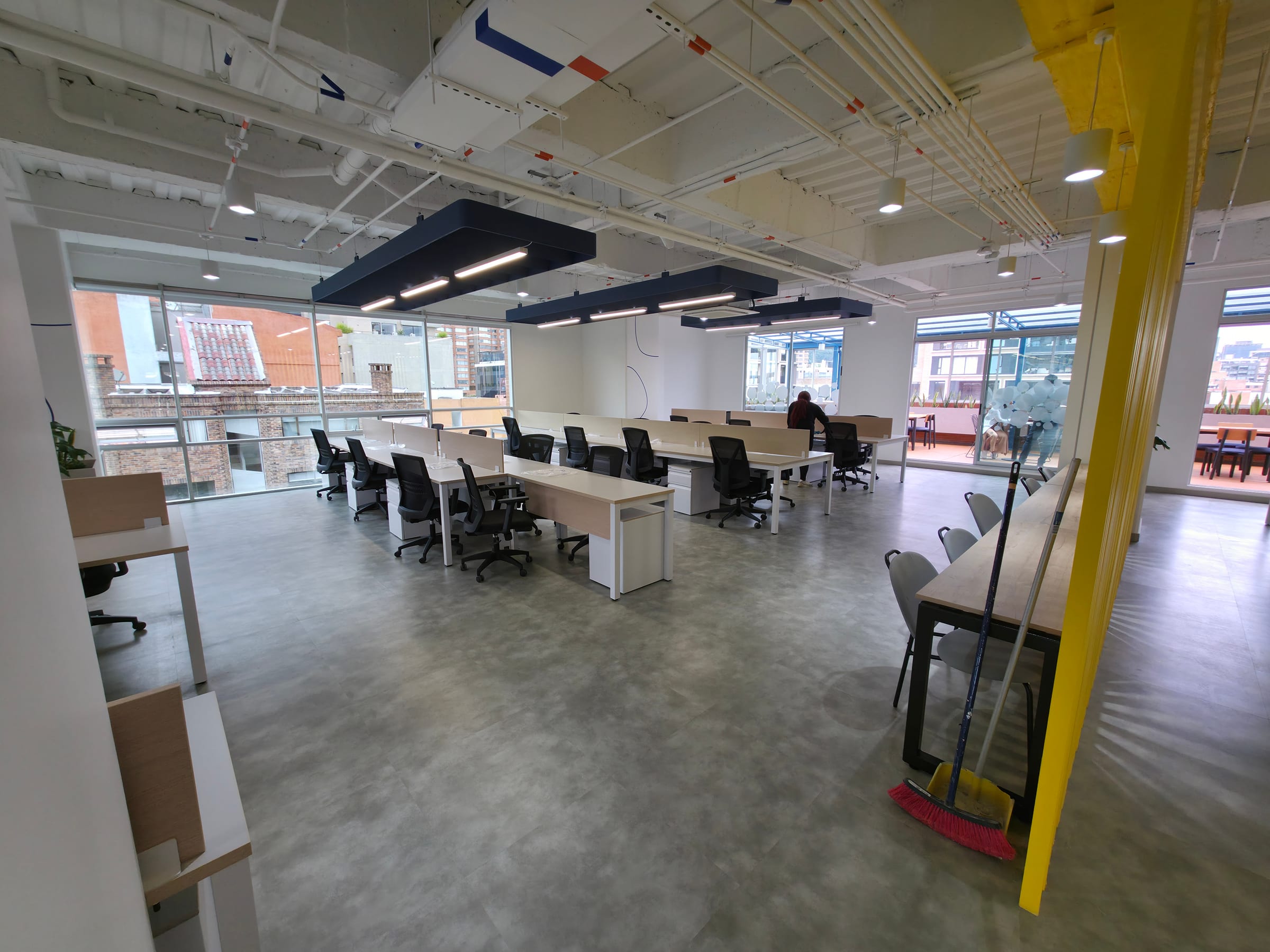 Zona de trabajo abierta piso 6 Computrabajo — APLOSS