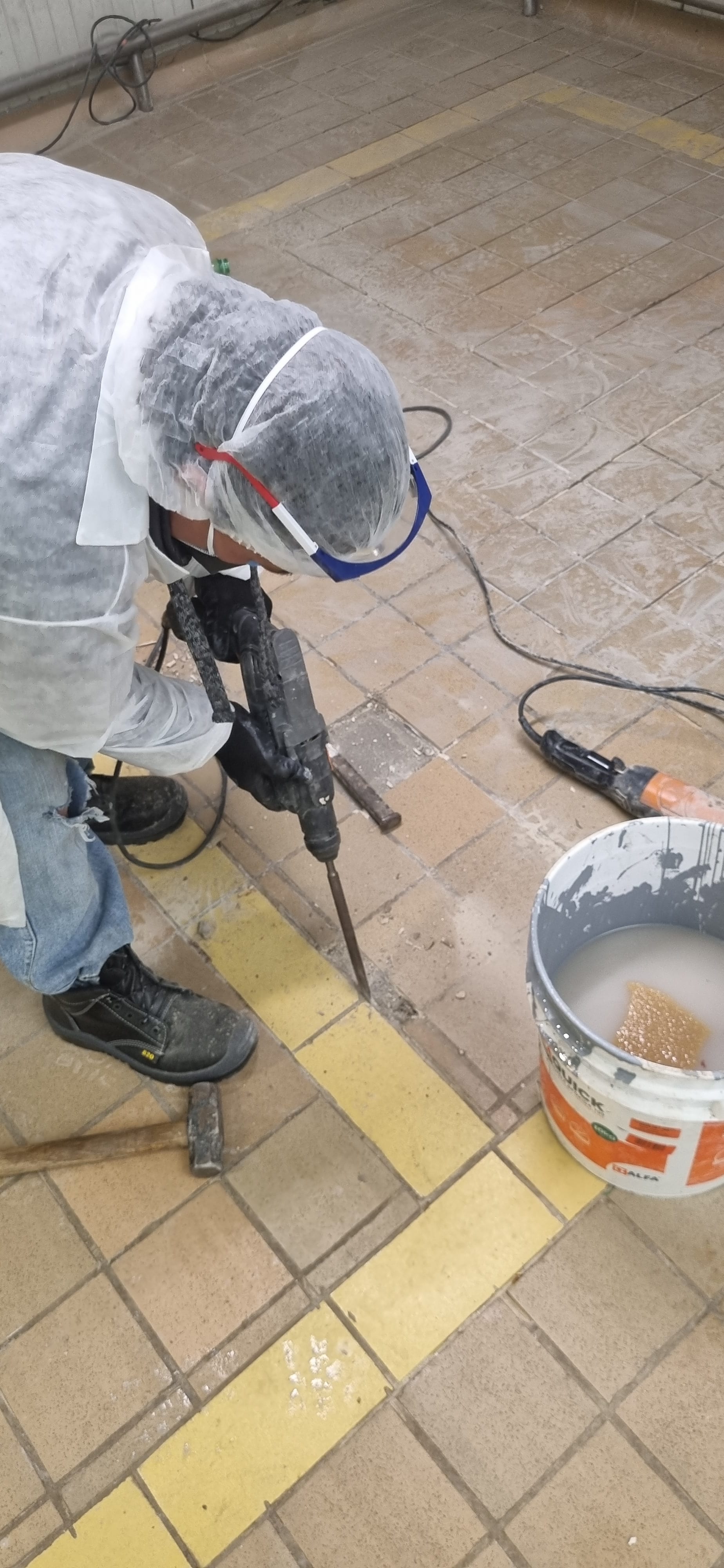 Detalle de acabados — Crepes & Waffles — Mantenimiento multisede — APLOSS