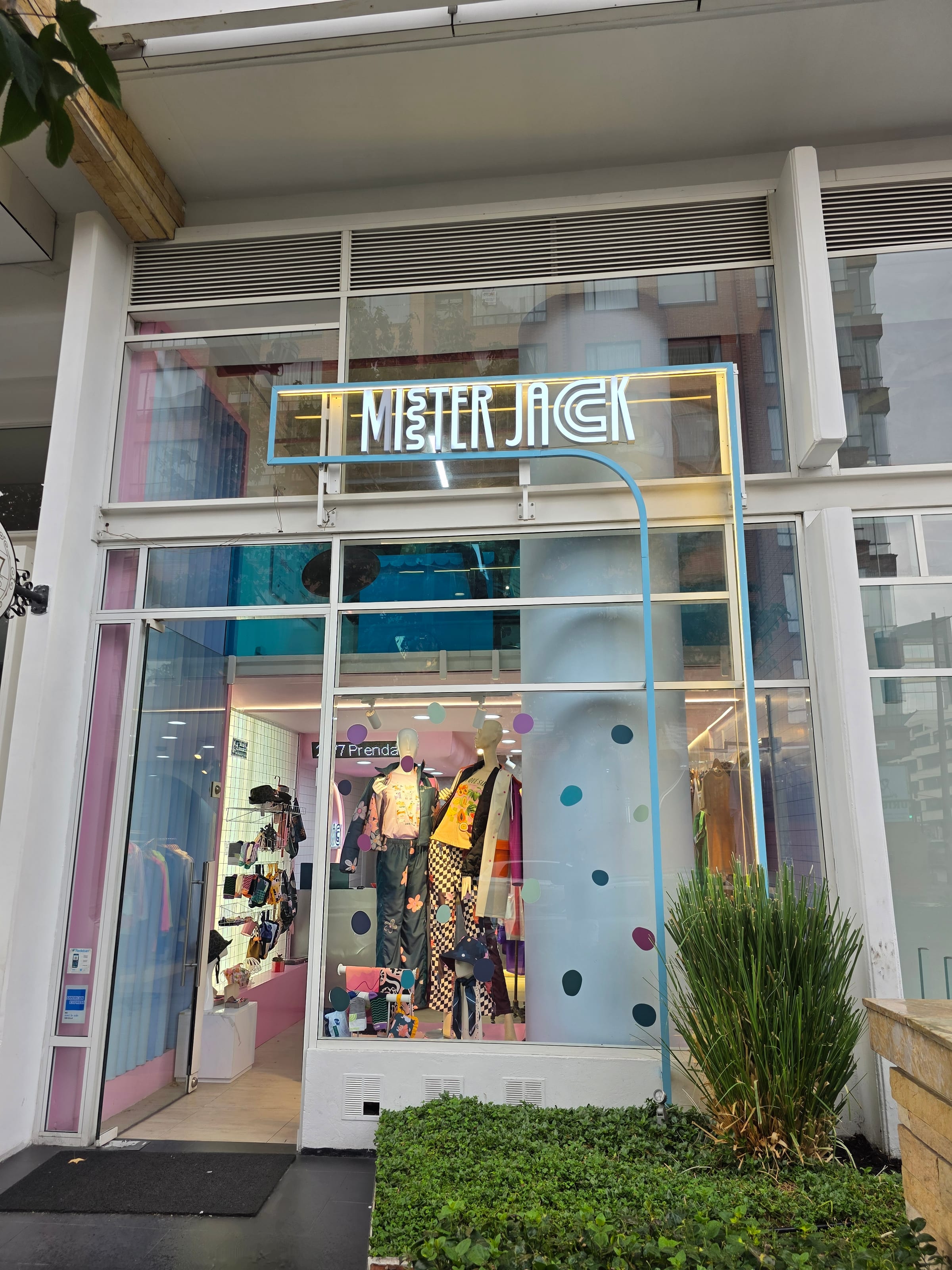 Local comercial Mr. Jack Chapinero Bogotá — diseño y construcción integral — APLOSS